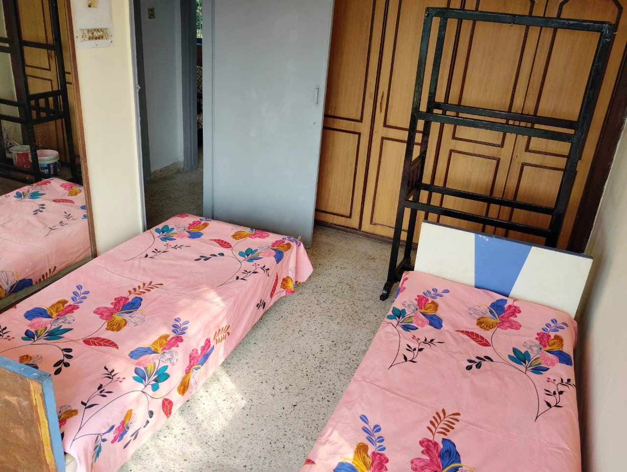 2 BHK Flat for Rent in Raheja Heights, Malad East